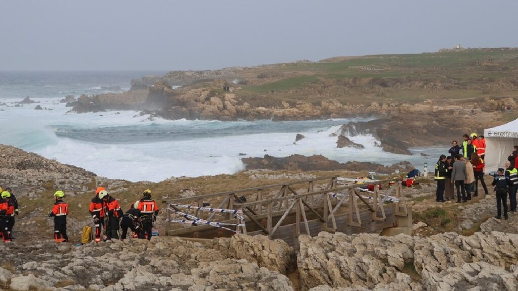 Tragedia Costera: Cinco Jóvenes Mueren en Derrumbe Frente al Mar