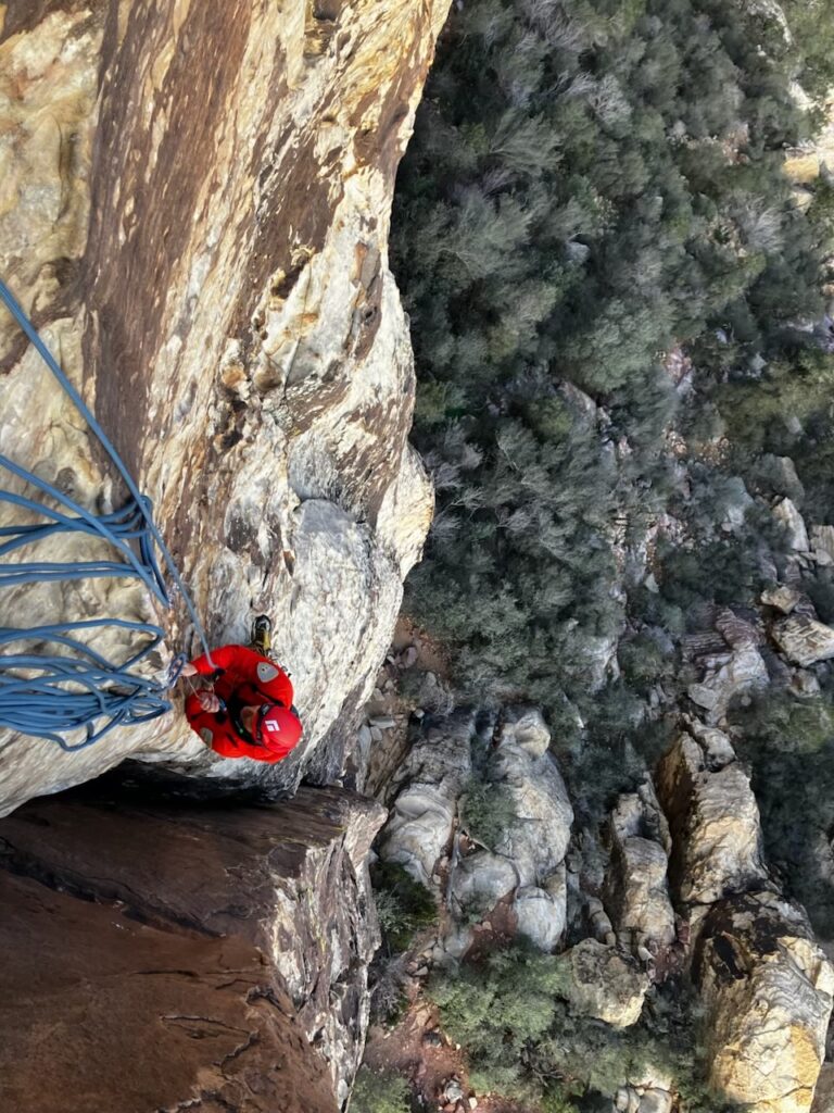 Rescate Red Rock: Operaciones Simultáneas Salvan a Escaladores Atrapados en Las Vegas