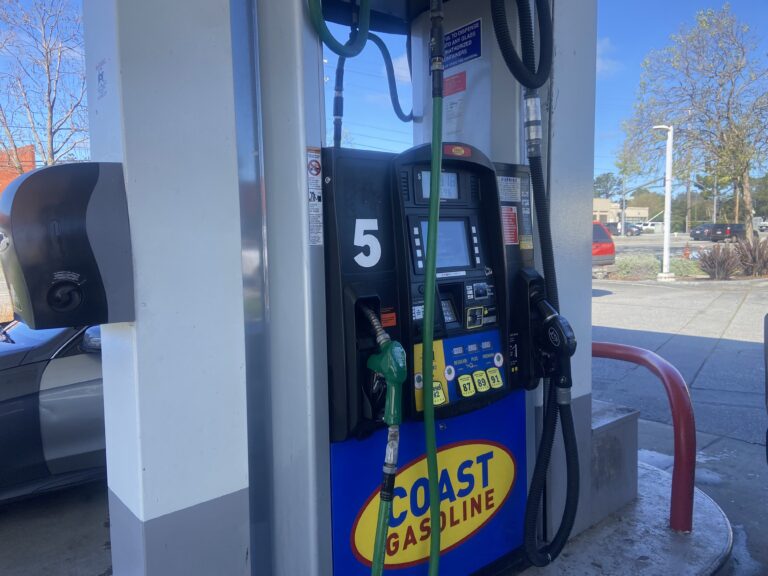 Aumentan temores por alza en la gasolina tras conflicto con Irán