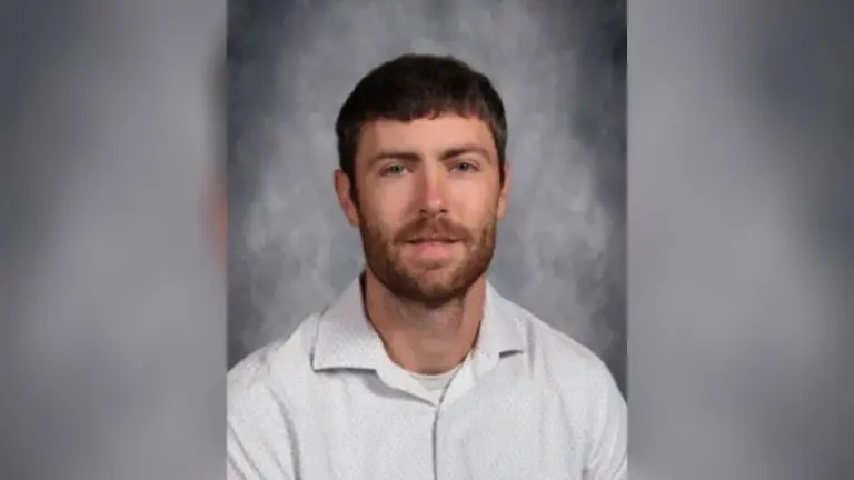 Arresto en Kansas: maestro de secundaria acusado de contacto sexual con estudiante