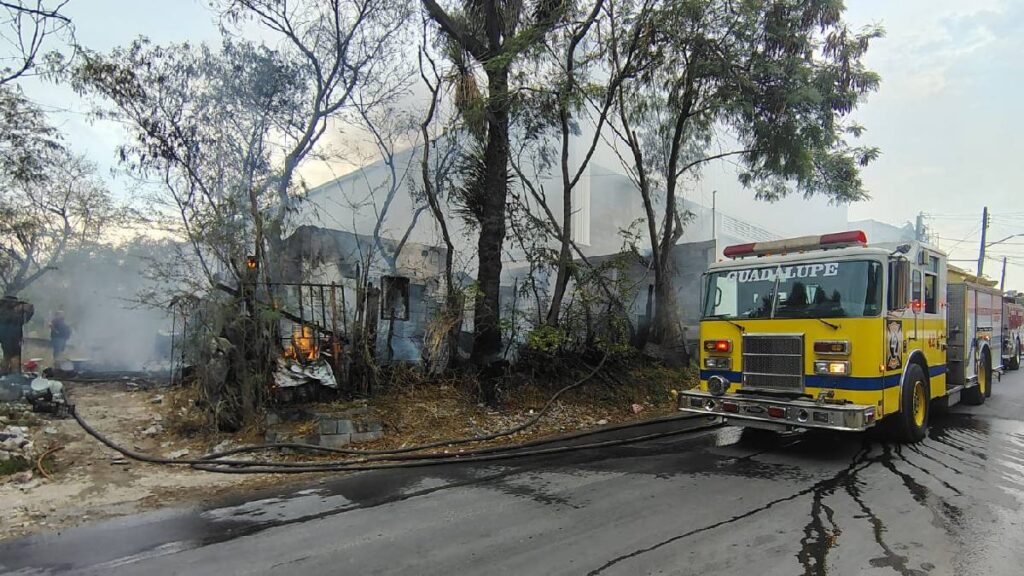 Incendio en Cerro de la Silla: Mujer Pierde Su Hogar en Guadalupe