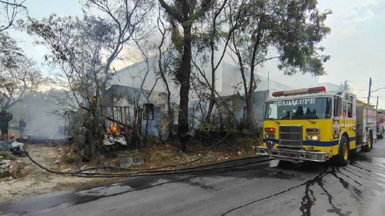 Incendio en Cerro de la Silla: Mujer Pierde Su Hogar en Guadalupe
