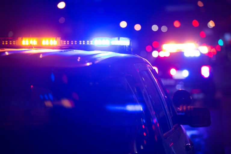 Accidente fatal en Reno: joven de 22 años pierde la vida en choque de motocicleta y camioneta