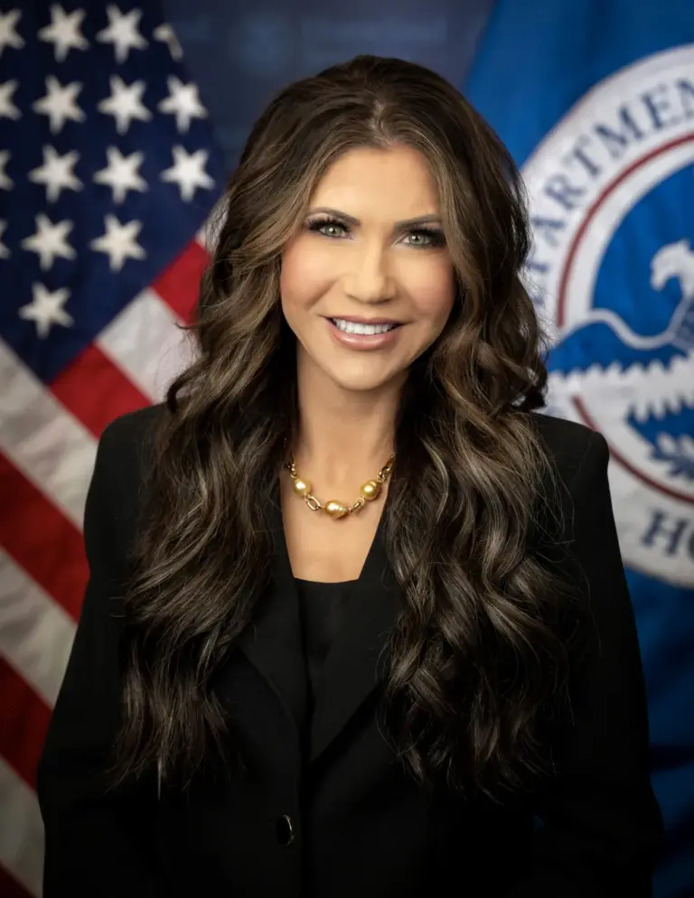 Donald Trump Anuncia la Salida de Kristi Noem del DHS y Nuevo Rol en Seguridad Nacional