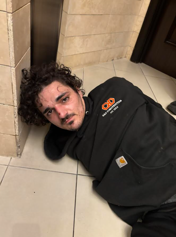 Frank Hidalgo: Fugitivo Escapa Descalzo de un Hospital en Reno