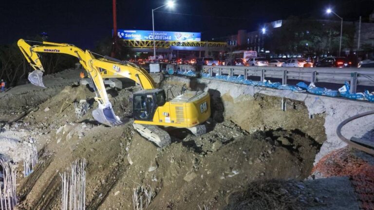 Cierre del carril exprés en Morones Prieto a causa de un derrumbe de talud en Monterrey