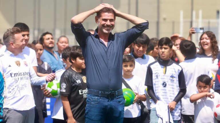 Fernando Hierro Disfruta un Encuentro Inolvidable con Niños de Jalisco Tras el Juego de Leyendas Real Madrid vs Barcelona