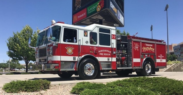 Incendio en Albuquerque Desplaza a Dos Residentes de su Hogar