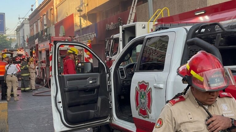 Incendio en Guadalajara Causa Cierre Vial Cerca del Mercado Corona