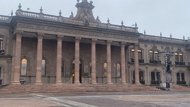 Retiro de Pintas y Pancartas en Monterrey Tras la Marcha del 8M