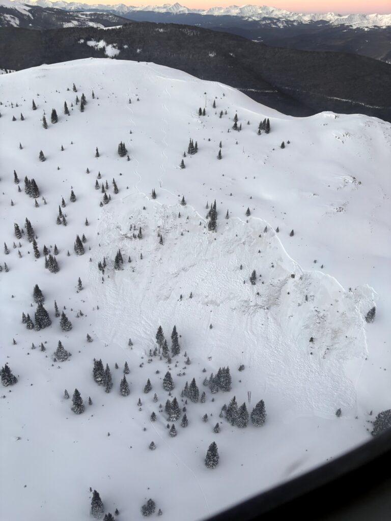Muerte de Esquiador en Avalancha Cerca de Ptarmigan Pass: Primer Fallecimiento de la Temporada en Colorado
