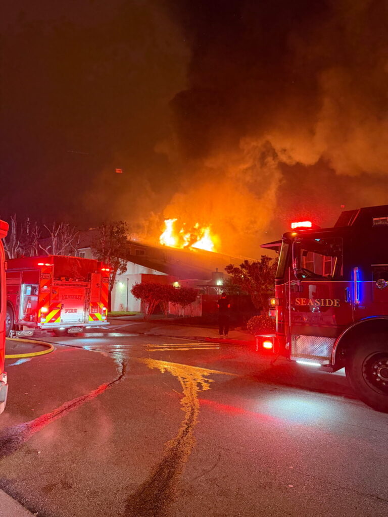 Incendio en complejo de apartamentos en Monterey deja 85 residentes desplazados