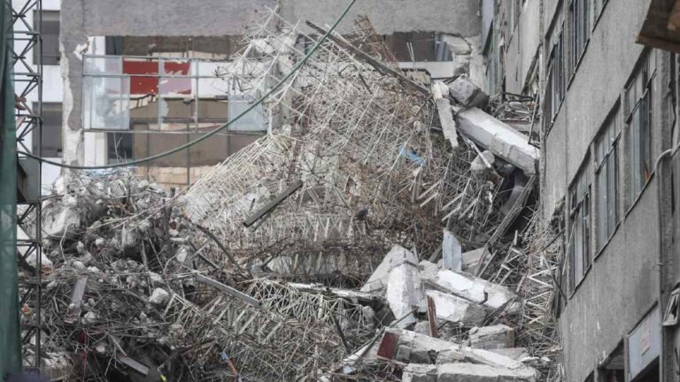 Impactante Vídeo del Desplome del Edificio en San Antonio Abad que Causó 3 Muertos