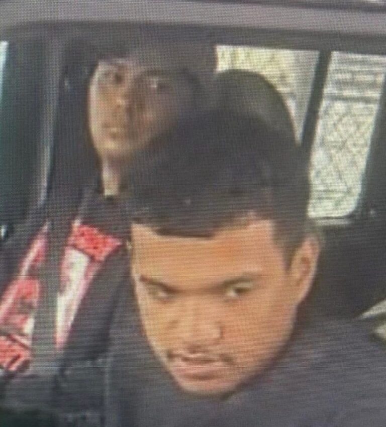 La Policía de Brownsville Busca Identificar a Sospechosos en Robo de Vehículo
