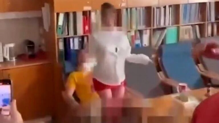 Escándalo Educativo: Alumnos de Escuela Católica Contratan un Stripper para un Espectáculo Inusual