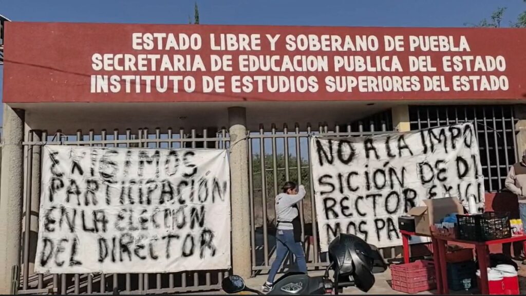 Protestas en Tehuacán: Cambio de Directivos en Escuelas Superiores Causa Controversia