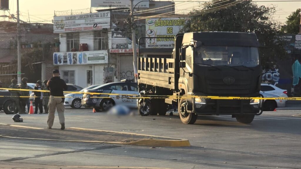 Trágico accidente: Motociclista fallece tras chocar con camión del Ejército en León