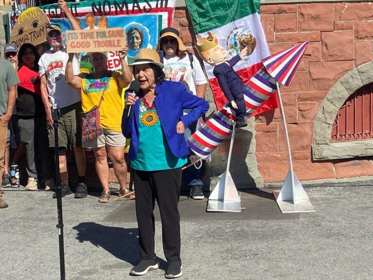 Dolores Huerta revela presunto abuso y dice que guardó silencio por décadas para proteger al movimiento campesino