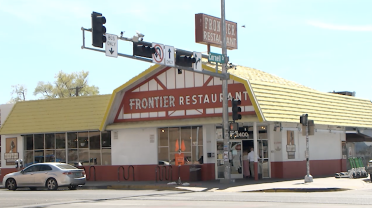 Polémica Estalla en Albuquerque: Restaurante Frontier Bajo Fuego por Supuestos Descuentos a ICE