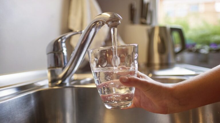 El Agua Regresa a Gómez Palacio Tras Prolongado Corte de Suministro