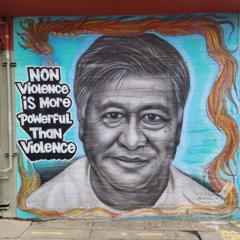 Retiran mural de César Chávez en la Costa Central en medio de controversia
