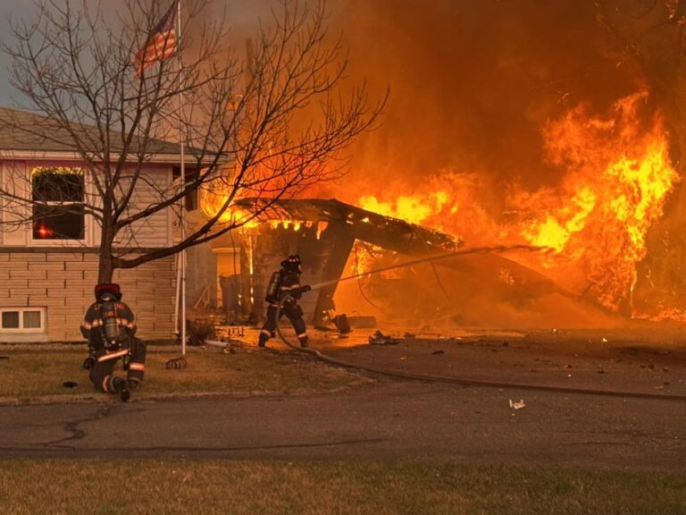 Incendio en Loveland: Accidente Vehicular Fatal Destruye Garaje y Daña Vivienda