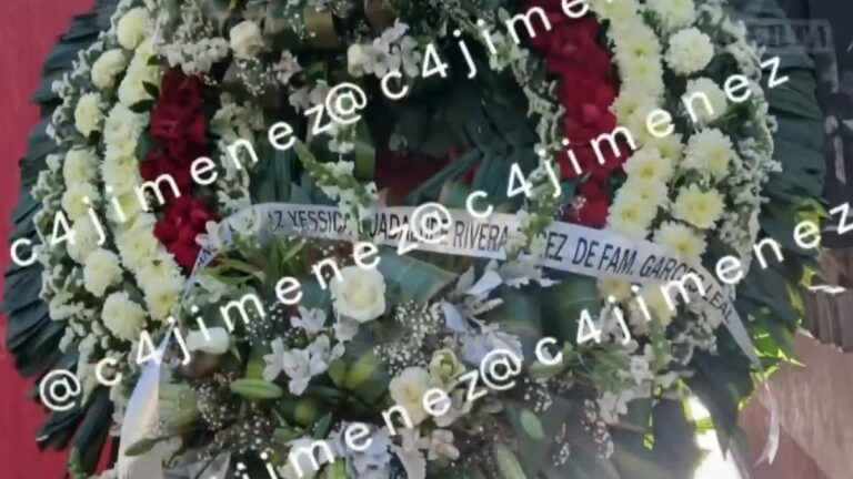 Mujer de Iztapalapa envía corona fúnebre a la amante de su esposo