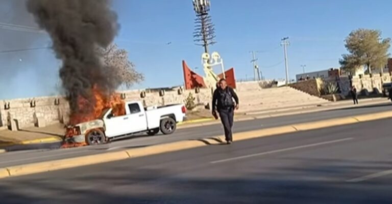 Impactante Incendio de Camioneta Cierra Puente Libre en El Paso