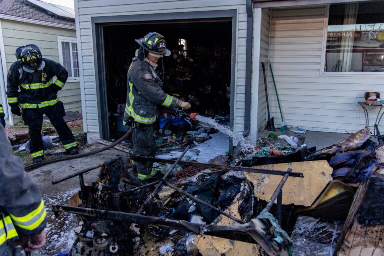 Incendio en Aurora Desplaza a Familia: Cinco Personas Afectadas