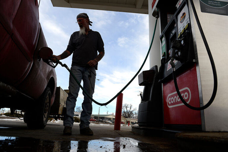 Aurora Considera Restricciones para Nuevas Gasolineras ante Creciente Saturación