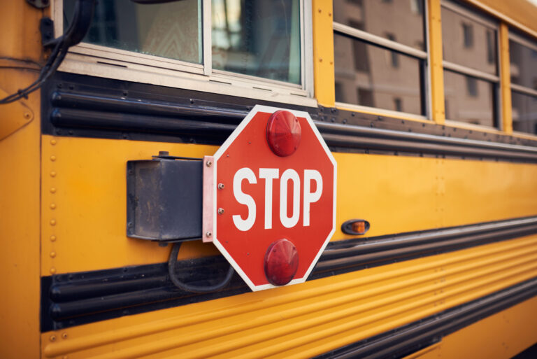 Accidente Escolar en Massachusetts: Exconductor Procesado por Tragedia en Hyde Park