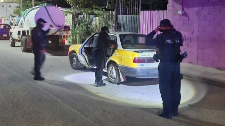 Hombres Muertos Encontrados en un Taxi: Noche de Terror en Acapulco
