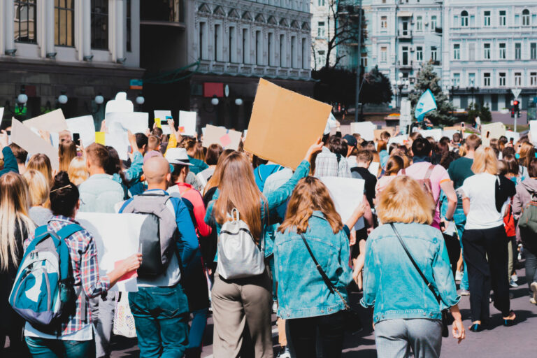 Protestas ‘No Kings’ en Boston Atraerán Más de 100,000 Personas Este Fin de Semana
