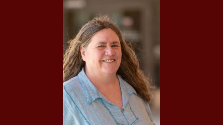 Elizabeth England-Kennedy de NMSU galardonada por su contribución a la equidad en salud