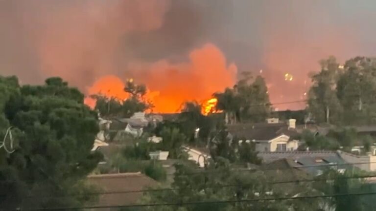 Incendio en Santee Desencadena Evacuaciones y Amplia Movilización de Emergencia