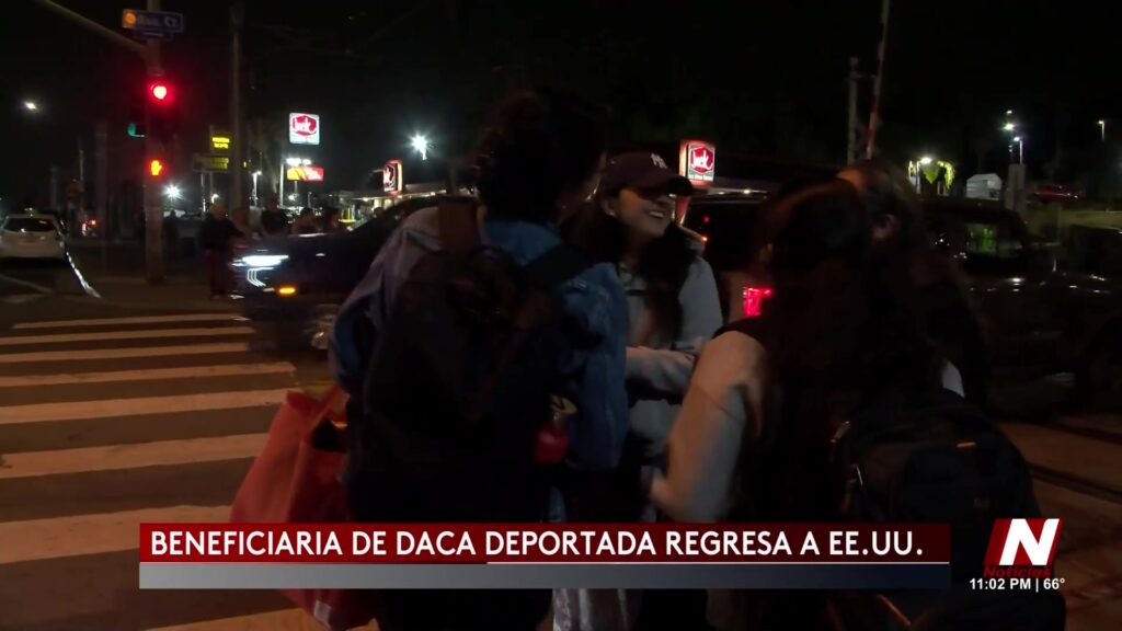 Deportación y Reencuentro: Madre Emocionada Regresa a Estados Unidos