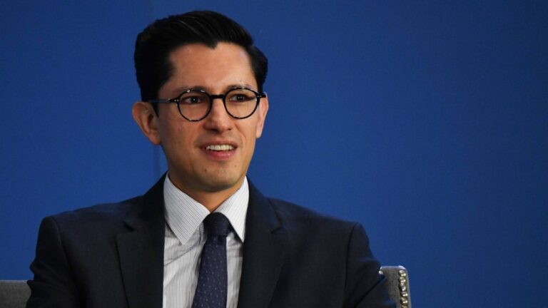 Roberto Velasco: Nuevo Secretario de Relaciones Exteriores y Su Impactante Trayectoria