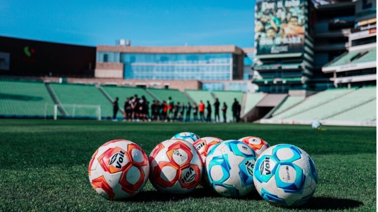 Santos Laguna Intensifica Entrenamientos en el Estadio Corona para Enfrentar a América