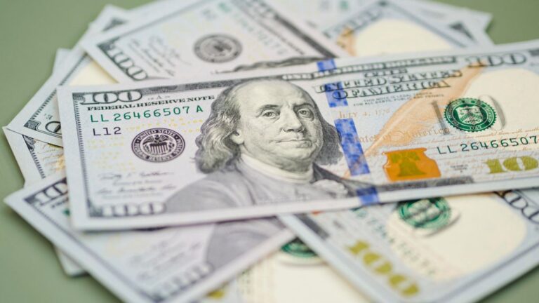 Dólar Hoy: Tipo de Cambio y Precio del Petróleo en México al 2 de Abril