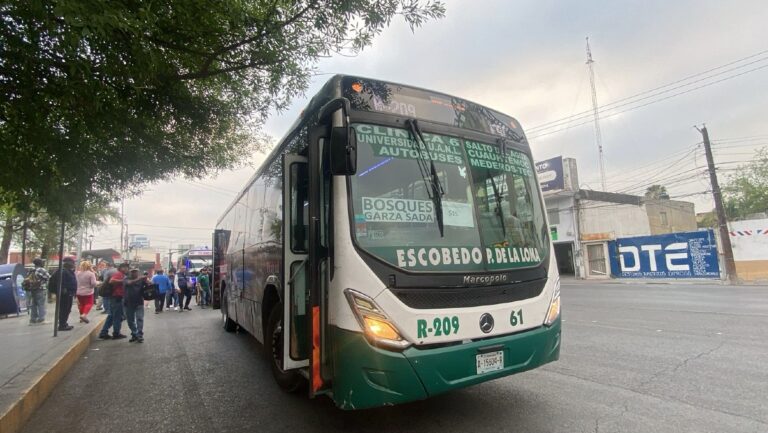Tarifa de transporte público en Monterrey regresa a 15 pesos tras aumento inesperado