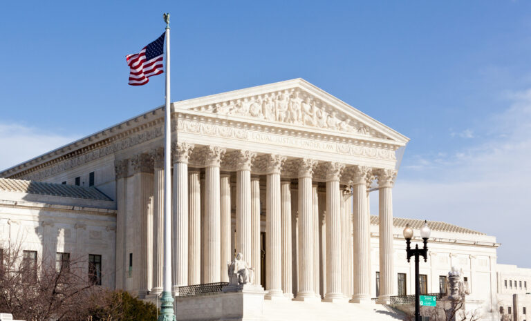 Corte Suprema de EE.UU. Rechazaría Propuesta de Trump Contra Ciudadanía por Nacimiento