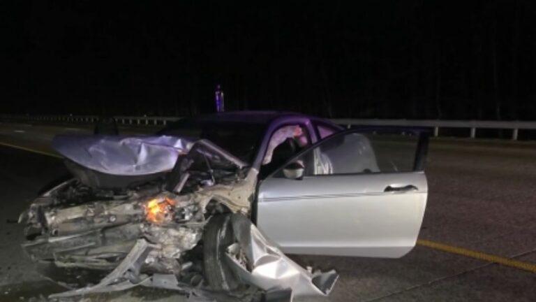 Madre conduce ebria y provoca mortal accidente contra un muro