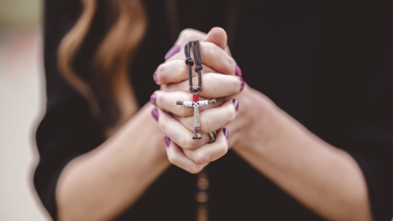 Descubre la Oración Esencial del Viernes Santo en España
