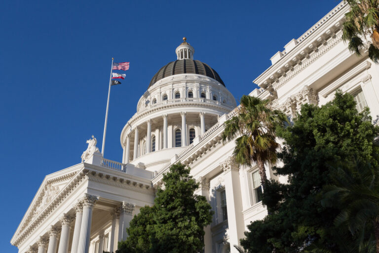 Fiscal General de California Lidera Demanda Contra Orden Ejecutiva de Trump sobre Elecciones