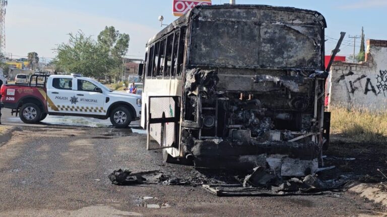 Incendio de Autobús en El Salto por Supuesta Falla Mecánica Alarmó a Vecinos