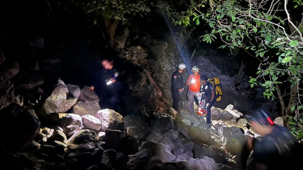 Dramático rescate nocturno de padre e hijo en el Cerro de la Silla
