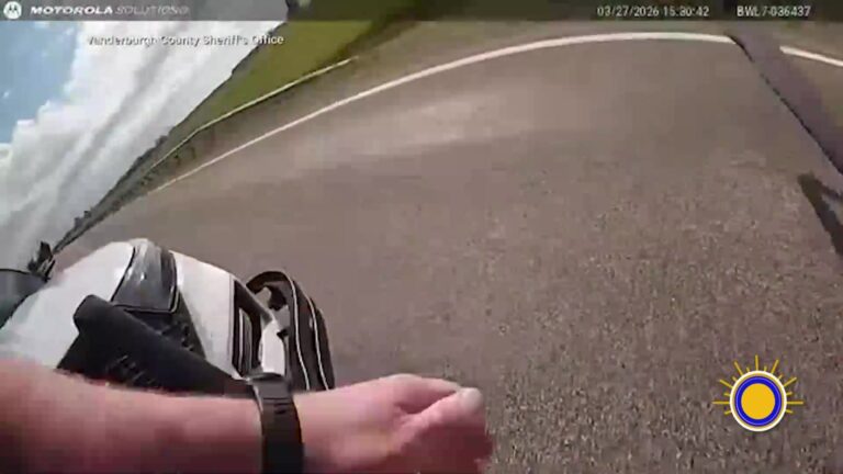 Persecución a Alta Velocidad Impacta la Ciudad: Captada por Cámaras Corporales