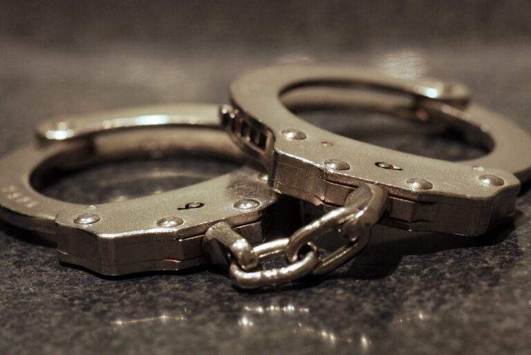 Oficial del Condado de Sedgwick Arrestado en Wichita, Kansas, por Presunta Compra de Servicios Sexuales