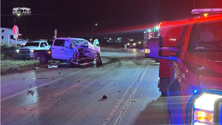 Impactante Accidente en Midland: Camión Cisterna de Nitrógeno Líquido Vuelca en Carretera