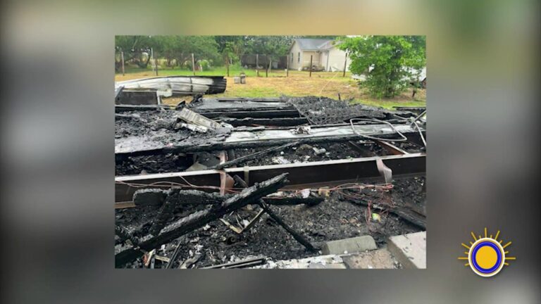 Incendio Destruye Hogar De Una Madre En Dona